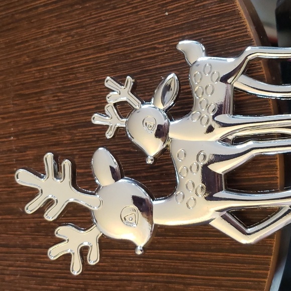 Toiyason Christmas Reindeer Stocking Holder for the Mantel in Silver - Picture 5 of 7